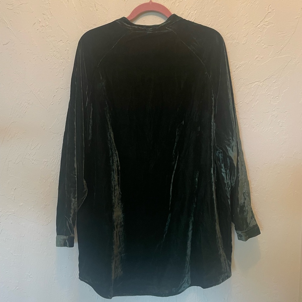 NATURAL LIFE Emerald Green Velvet Button-Front Blouse - Picture 6 of 6